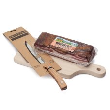 Rakúska slanina na doske s nožom