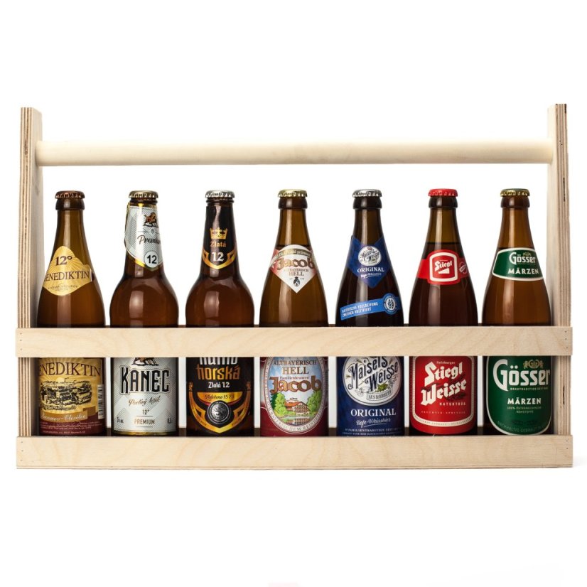 Nesu pivo v dřevěném nosiči