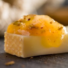 Can Bech Confiture k sýrům s jablky, pistáciemi a skořicí